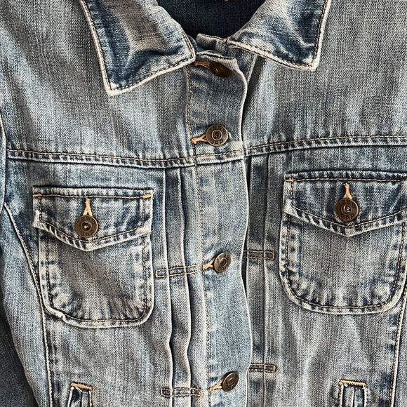 GAP Distressed Denim Jacket - Picture 3 of 9